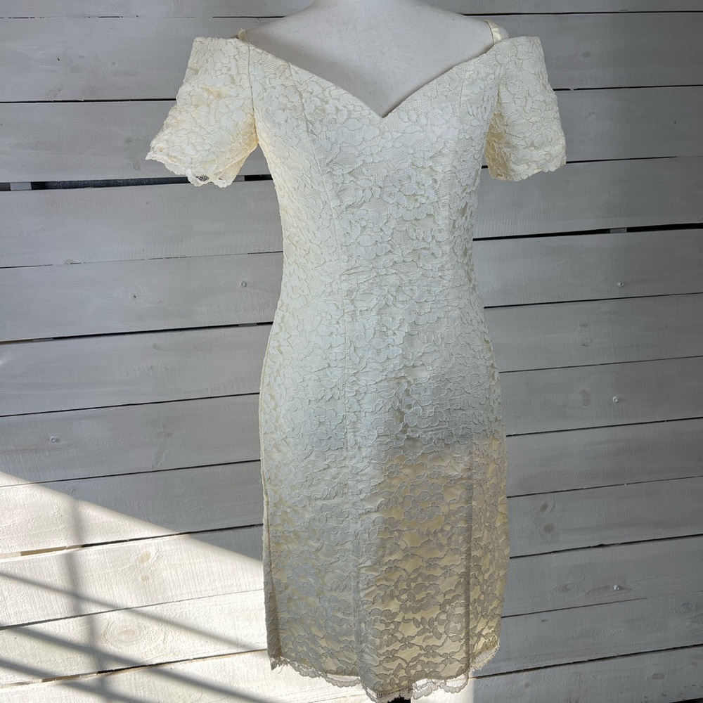 True vintage Scarlett Cream Lace Off-Shoulder  Dress